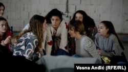 Sve glumice su ujedno i koautorke predstave