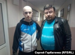 Михаил Тышкевич (слева) с отцом Александром в Славянском горрайонном суде