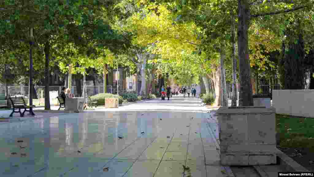 Jesen u mostarskom šetalištu. 