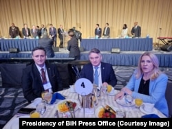 Troje članova Predsjedništva BiH, Denis Bećirović, Željko Komšić i Željka Cvijanović, na molitvenom doručku u Vašingtonu, 2. februara 2023.