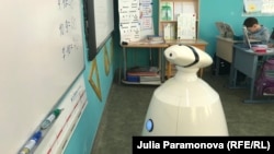 Робот Аватар у доски вместо болеющего ученика