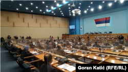 Posebna sjednica Skupštine RS, na kojoj su, pored ostalih, usvojeni i zaključci o vraćanju nadležnosti sa BiH na RS u oblasti pravosuđa, Banja Luka, 10. decembar 2021.