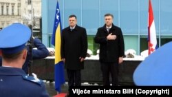 Predsjedavajući Vijeća ministara BiH Zoran Tegeltija dočekao je predsjednika Vlade Republike Hrvatske Andreja Plenkovića, 13. decembar 2021.