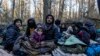 Kurdska porodica iz Iraka u šumi u blizini poljsko-beloruske granice, 9. novembar 2021.