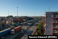 ტერმინალი საცხოვრებელი სახლებიდან 100 მეტრშია