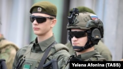 Сыновья главы Чечни Рамзана Кадырова Ахмат и Эли (слева направо)