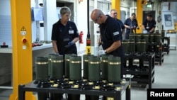 În ziua semnării contractului cu România, Rheinmetall a inaugurat o nouă fabrică de muniție de artilerie, în Germania, la Unterluess. Aceea va fi cea mai mare din Europa.