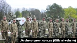 120 мм міномети М-120-15 «Молот» на полігоні в Дівичках, Київська область, травень 2016