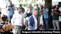 Miroslav Aleksić, potpredsednik Narodna stranka, dolazi na Fakultet političkih nauka u Beogradu, prilikom neuspešnog pokušaja dijaloga vlasti i opozicije, avgusta 2019.