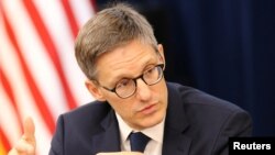 ამერიკის შეერთებული შტატების სახელმწიფო დეპარტამენტის მრჩეველი დერეკ შოლე