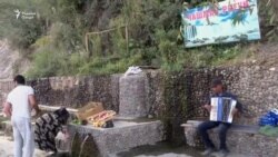 "Мехоҳам, овозхони бузург шавам" "Мехоҳам, овозхони бузург шавам"