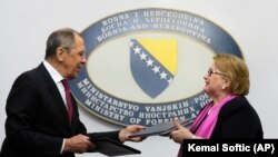 Sergej Lavrov i Bisera Turković tokom potpisivanja Plana konsultacija između BiH i Rusije za period 2020/2021. godine
