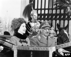 ظاهر شاه او ملکه اليزبیت په لندن کې