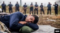 Migrant tokom štrajka glađu na granici između Srbije i Mađarske, ilustrativna fotografija