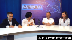 ისმაილ ავჯი ბუჯაკლიში გადაცემაში სტუმრობისას ენათმეცნიერ ნათია ფონიავასთან ერთად