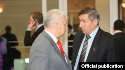 Николай Рыбушкин (справа)