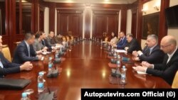 Rukovodstvo RS-a s predstavnicima kineske korporacije CRBC, na sastanku u Banjoj Luci, 25. 4. 2023.