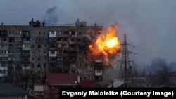 Кадр из фильма «20 дней в Мариуполе»