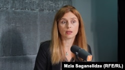 თეონა აქუბარდია, პარლამენტის ოპოზიციონერი დეპუტატი და ექსპერტი უსაფრთხოების საკითხებში.