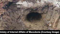 Tunel je dugačak oko 40 metara i prečnika 80 centimetara.