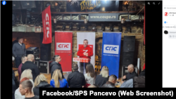 Skrinšot objave na profilu Socijalističke partije Srbije u Pančevu na društvenoj mreži Fejsbuk na kojoj se vidi funkcioner Dušan Bajatović (za govornicom) u duksu sa simbolom ruske invazije na Ukrajinu, 4. decembar 2023.