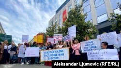Protest građana i nevladinih organizacija ispred Apelacionog suda zbog smanjenja kazne za silovanje djevojcice