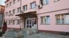 Zgrada u Severnoj Mitrovici u kojoj četiri institucije Srbije imaju prostorije