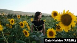 მარიამ ჯაშიაშვილი: „რისთვის შევიდე ჩემ სოფელში რომ შევიდე?! სახლი იქ აღარაა და არაფერი! ყველა აქ წამოვედით. ჩემი მშობლებისთვის იქაურობა სამოთხე იყო. განსხვავებული ცხოვრება იყოო, ასე მიყვებიან".