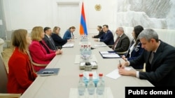 რიჩარდ ნეფიუ ხვდება სომხეთის პრემიერ-მინისტრ ნიკოლ ფაშინიანს. 2024 წლის 15 იანვარი