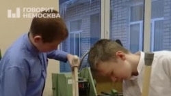 Костыли военным строгают дети из Татарстана.mp4 Костыли военным строгают дети из Татарстана.mp4