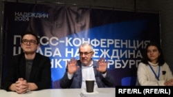 Борис Надеждин (в центре)