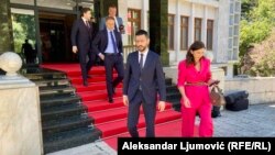 Predstavnici opozicije Danijel Živković, Dritan Abazović, Damir Šehović, Jevrosima Pejović i Adrijan Vuksanović poslije sastanka sa predsjednikom Jakovom Milatovićem