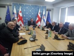 2014 წლის 22 დეკემბერს გმირთა მოედანზე საცობის პრობლემაზე სასაუბროდ თბილისის მერი ხვდება შინაგან საქმეთა წარმომადგენლებსა და სატრანსპორტო საკითხების ექსპერტებს.