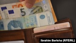 Srpsko stanovništvo koje čini većinu u četiri opštine na severu Kosova većinom koristi dinare