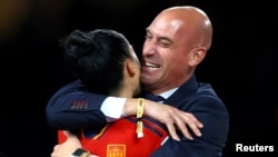 Igračica Jennifer Hermoso i Luis Rubiales predsjednik fudbalskog saveza Španije nakon pobjede nad reprezentacijom Engleske, Sidnej, Australija 20. avgust 2023. 