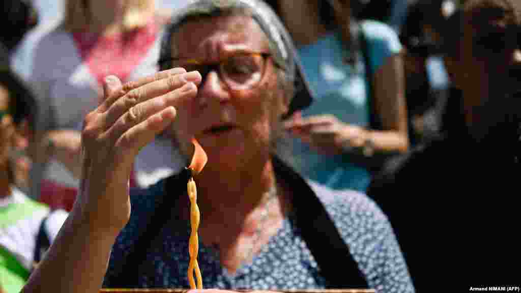 Za mnoge, bitka simbolizira herojsku, ali na propast osuđenu borbu protiv moćnog vanjskog napadača.  