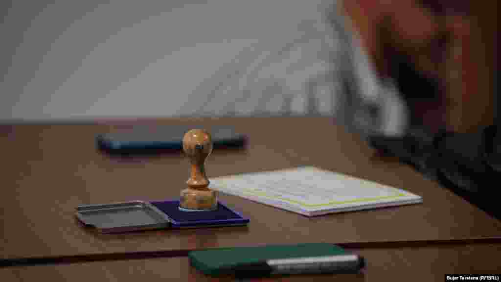 Biračko mesto u Severnoj Mitrovici. U ovoj opštini pravo glasa ima 18.796 ljudi.