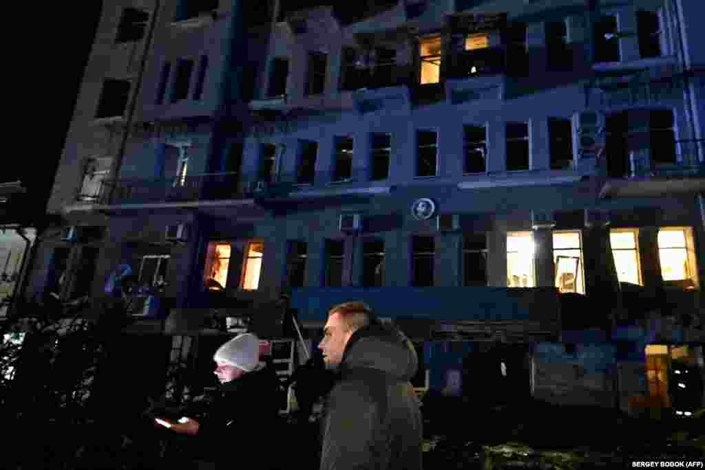 Gradonačelnik Harkiva Ihor Terehov rekao je da su posljednji napadi pogodili stambene zgrade, trgovine i drugu civilnu infrastrukturu. Prethodni udari oštetili su 30 stambenih zgrada i razbili 1.000 prozora dok su vanjske temperature dostizale i do minus 7 stepeni, rekao je. 