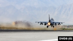 Пойгоҳи ҳавоии Багром. Акс аз бойгонӣ.