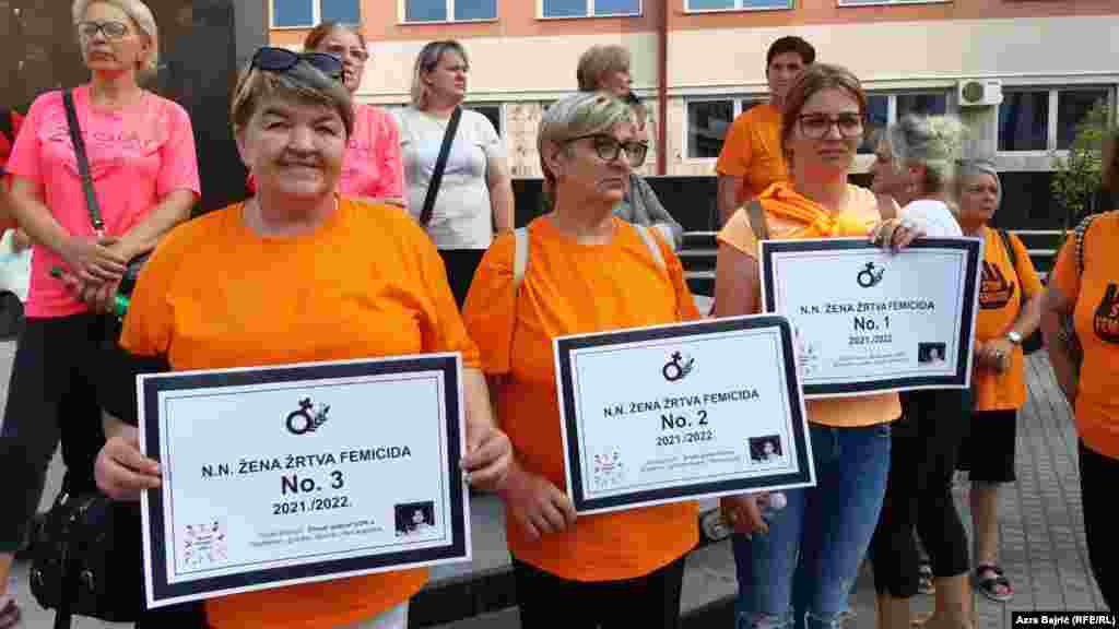 U BiH je u 2022. izrečeno 728 kazni za nasilje u porodici, a najviše uslovnih, njih 481. Izrečeno je, također, 35 oslobađajućih, 76 novčanih, te 136 zatvorskih kazni.   Zakoni za nasilje predviđaju kazne u rasponu od jedne do kazne dugotrajnog zatvora, odnosno 45 godina ukoliko se radi o ubistvu.