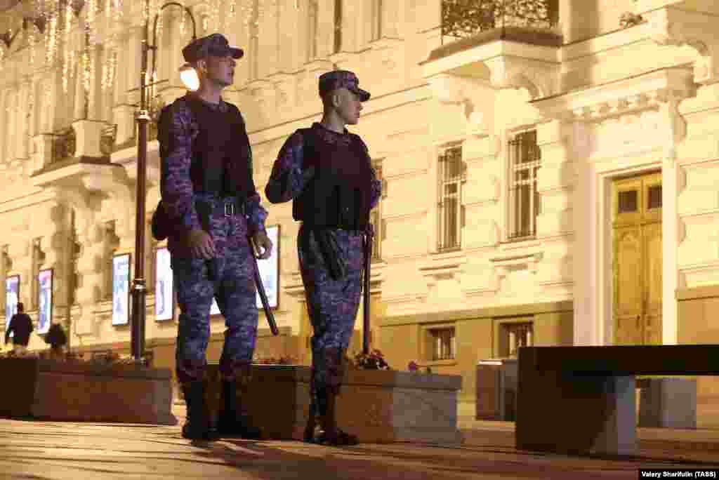 U međuvremenu u Moskvi su uvedene antiterorističke mjere. Policijska patrola na ulicama Moskve, 24. juni 2023.