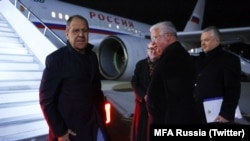 რუსეთის საგარეო საქმეთა მინისტრი სერგეი ლავროვი სკოპიეს აეროპორტში