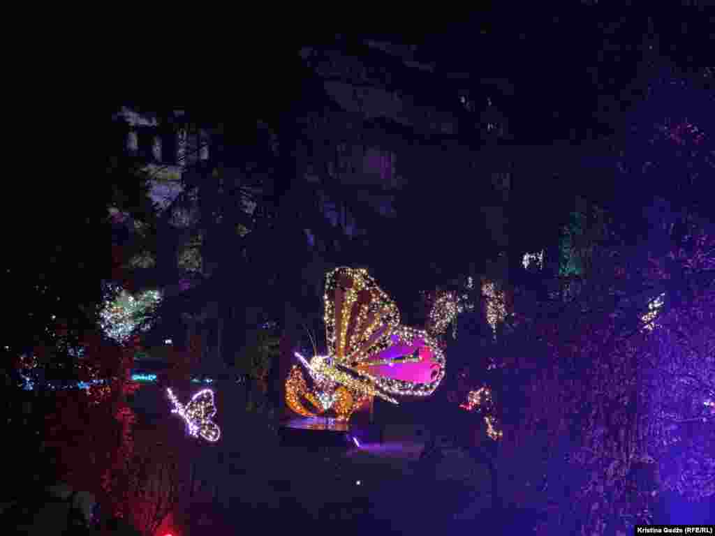 Od 29. studenog/novembra festival je započeo akciju "Četvrtkom izlazim u Zemaljski muzej BiH", u okviru koje će posjetitelji s ulaznicom moći posjetiti i unutrašnjost muzeja.