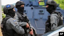 Pripadnici kosovske policije u Zvečanu 27. maj 2023.