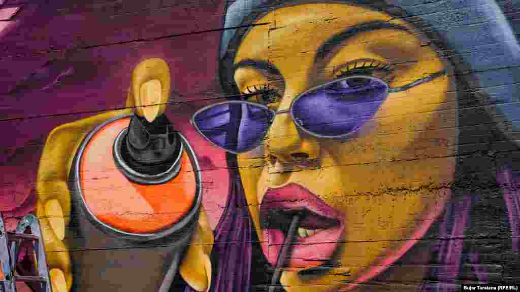 Ovog vikenda Prištini su dodate boje, muralima kod Železničke stanice.