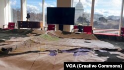 Карта з позначеннями «воєнних травм» Бучі в офісі Центру дипломатії та глобального залучення імені Пенна-Байдена, Вашингтон, США