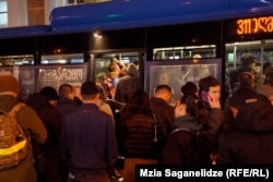 ფოტო გადაღებულია წერეთლის გამზირზე ე.წ. პიკის საათის დროს.