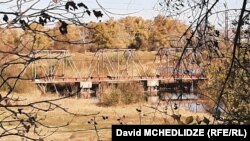 საბავშვო რკინიგზის ხიდის შემორჩენილი ფრაგმენტი