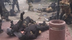 Nasilje, pucnjava i suzavac nakon intervencije KFOR-a Nasilje, pucnjava i suzavac nakon intervencije KFOR-a