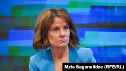 აშშ-ის ელჩი, რობინ დანიგანი